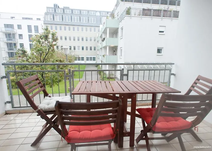 An Der Uni Mit Tiefgarage Und Loggia