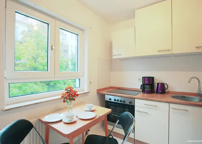 An Der Uni Mit Tiefgarage Und Loggia *