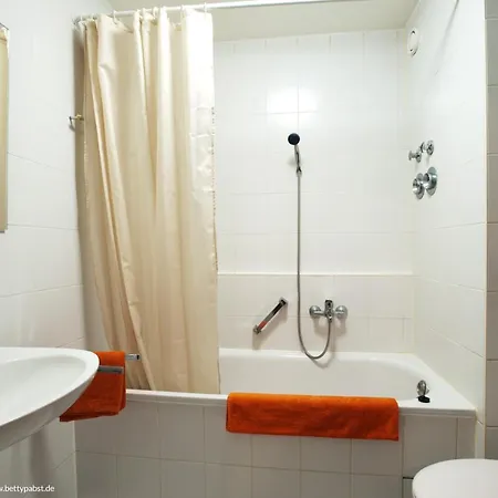 An Der Uni Mit Tiefgarage Und Loggia Leipzig